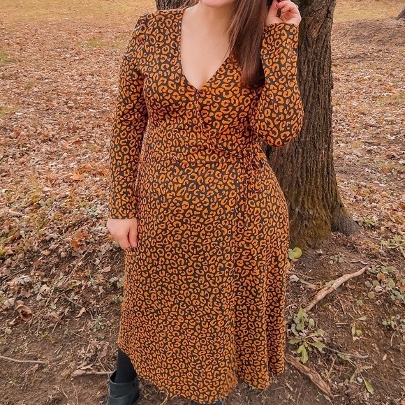 Old Navy Petite Leopard Print Wrap Dress Size Medium - Picture 1 of 4